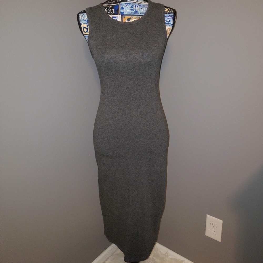 Discreet Gray Sleeveless Bodycon Midi Dress